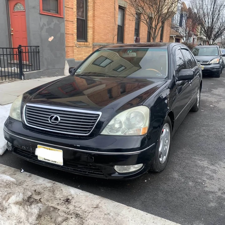 2001 Lexus LS 3rd Gen - Image 2 of 9