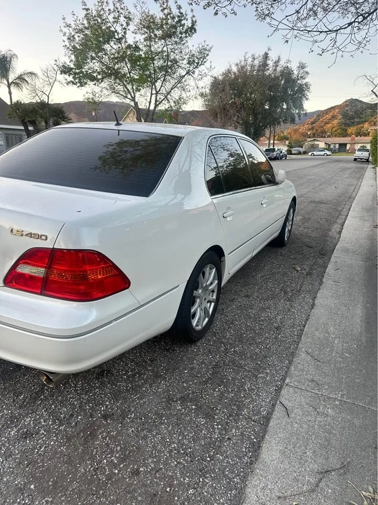 2001 Lexus LS 3rd Gen - Image 6 of 9