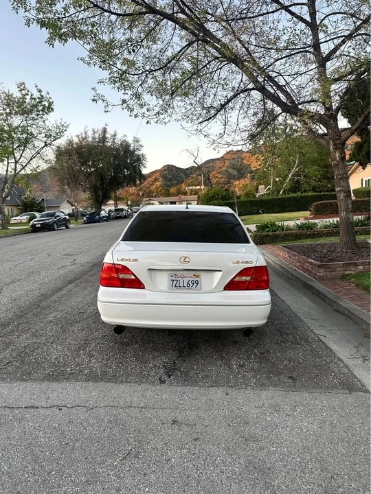 2001 Lexus LS 3rd Gen - Image 5 of 9