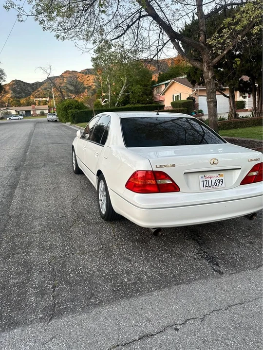 2001 Lexus LS 3rd Gen - Image 4 of 9