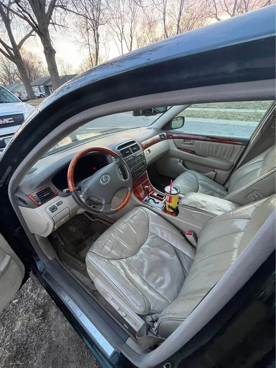 2001 Lexus LS 3rd Gen - Image 3 of 5