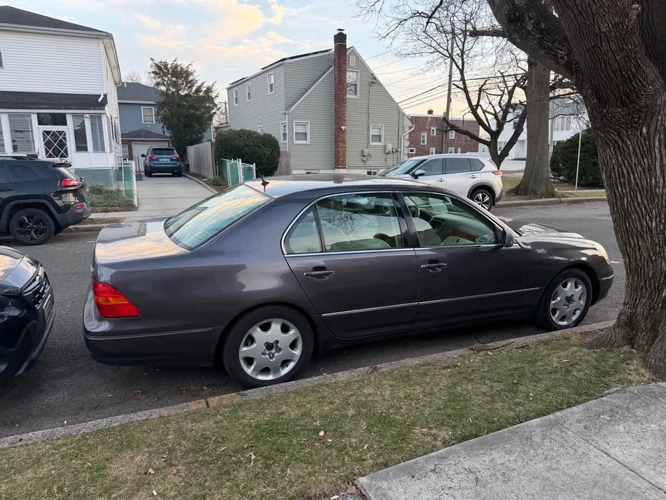 2001 Lexus LS 3rd Gen - Image 6 of 8