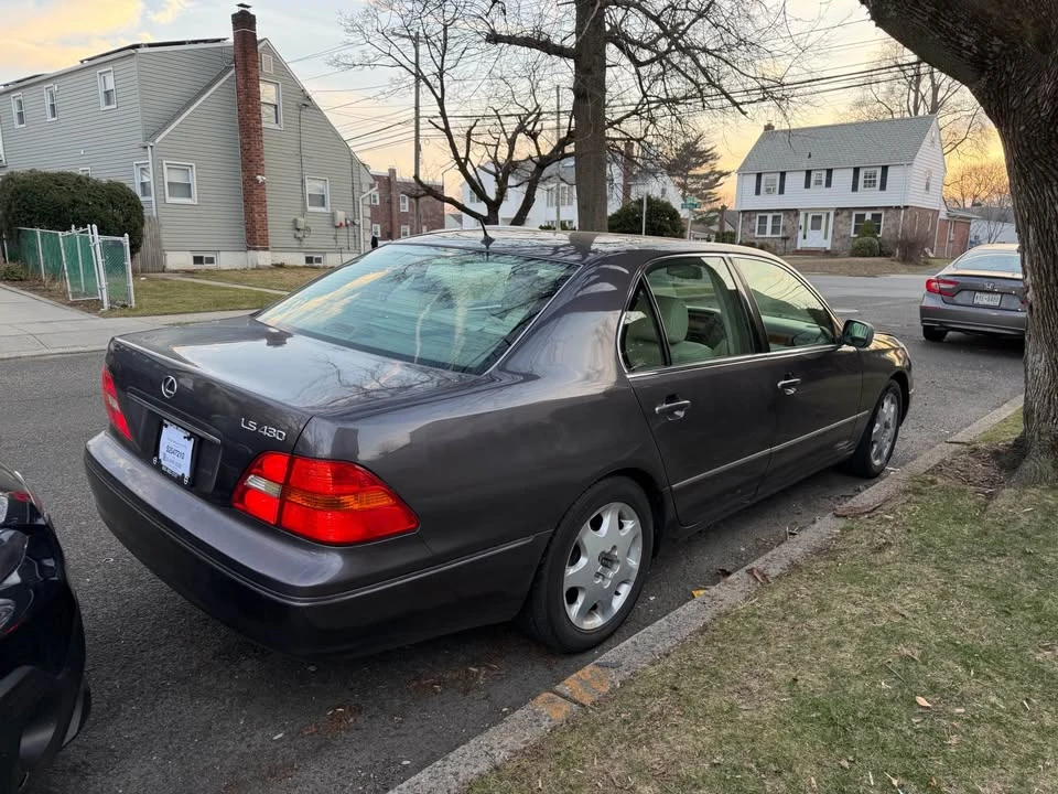 2001 Lexus LS 3rd Gen - Image 5 of 7