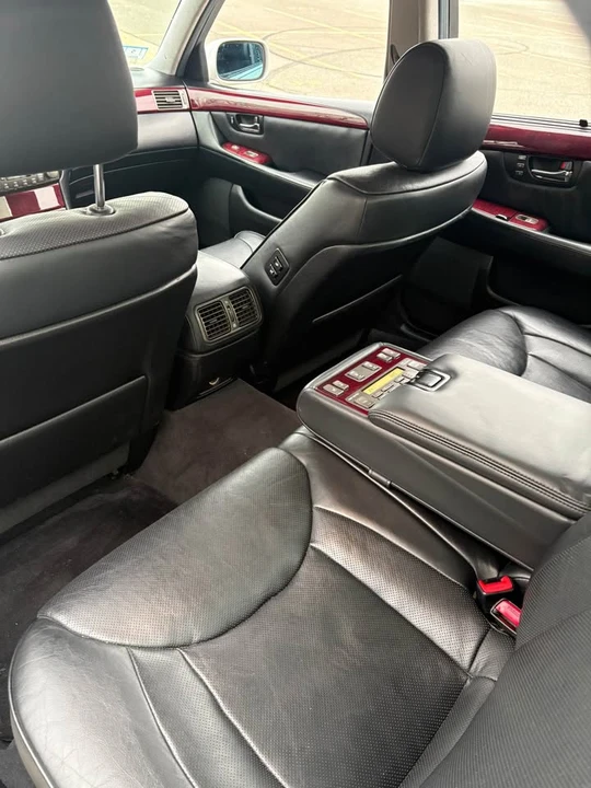 2001 Lexus LS 3rd Gen - Image 4 of 5