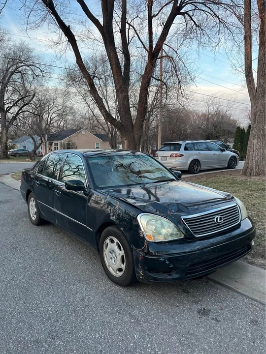 2001 Lexus LS 3rd Gen - Image 2 of 5