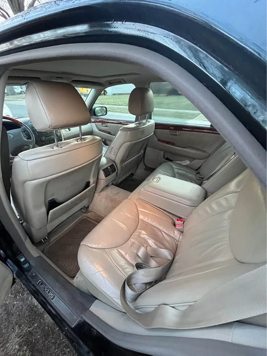 2001 Lexus LS 3rd Gen - Image 5 of 5