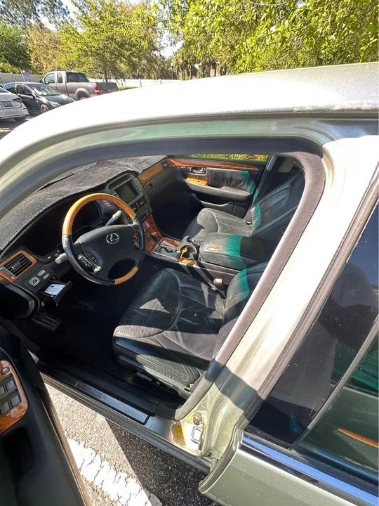 2001 Lexus LS 3rd Gen - Image 7 of 8