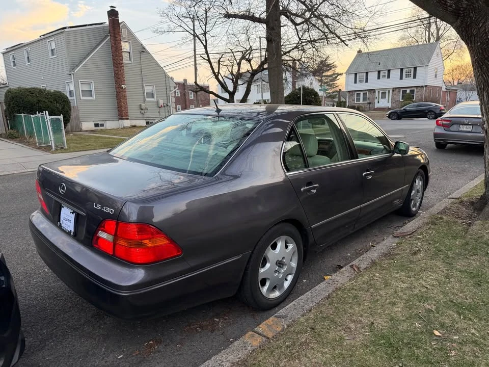 2001 Lexus LS 3rd Gen - Image 5 of 8