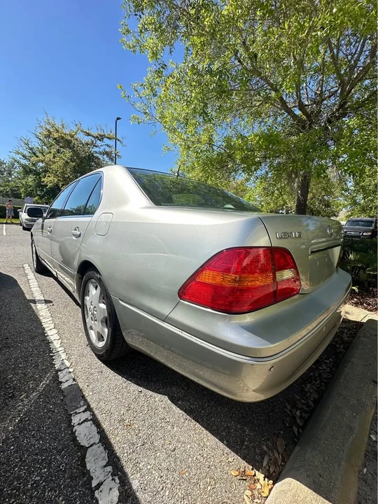 2001 Lexus LS 3rd Gen - Image 4 of 8