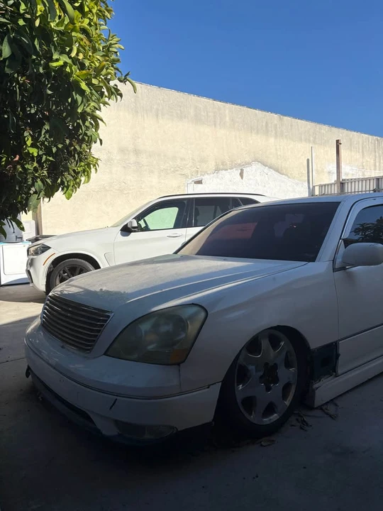2001 Lexus LS 3rd Gen - Image 6 of 8