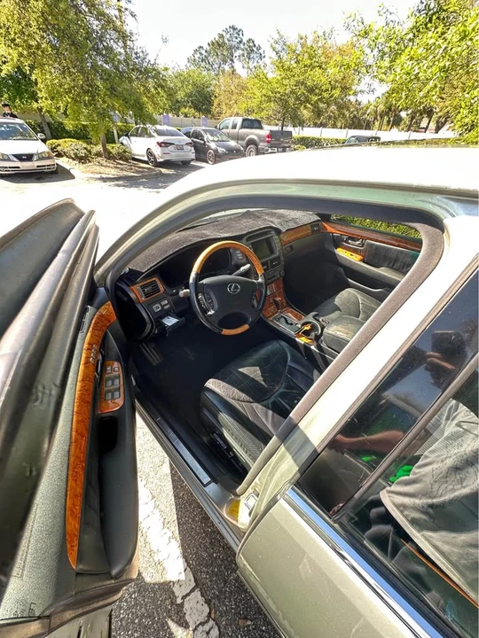 2001 Lexus LS 3rd Gen - Image 6 of 8