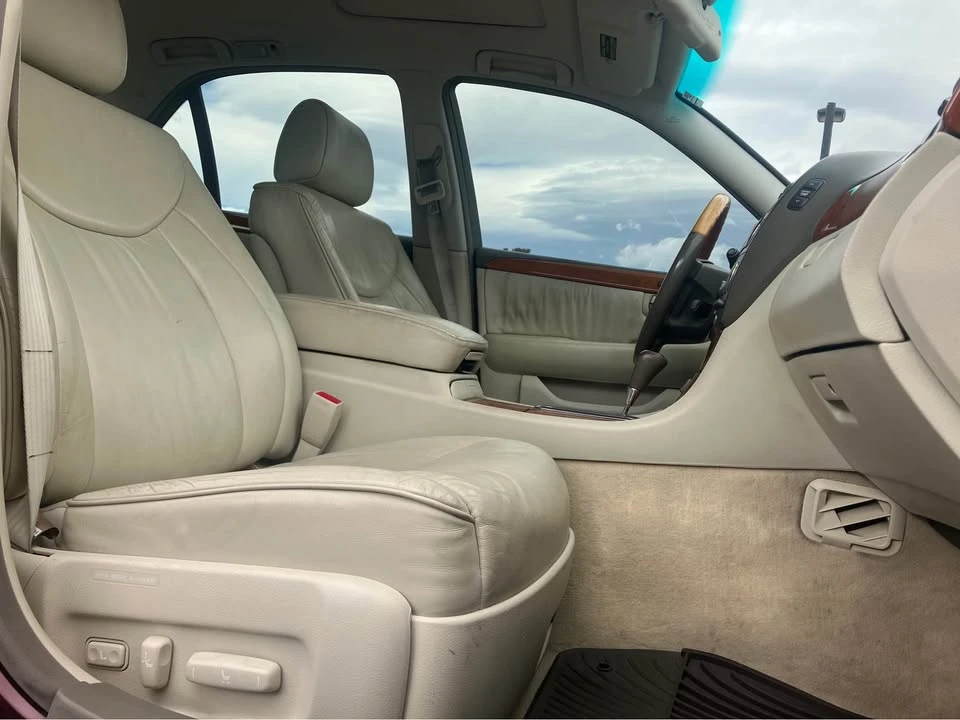 2001 Lexus LS 3rd Gen - Image 12 of 19
