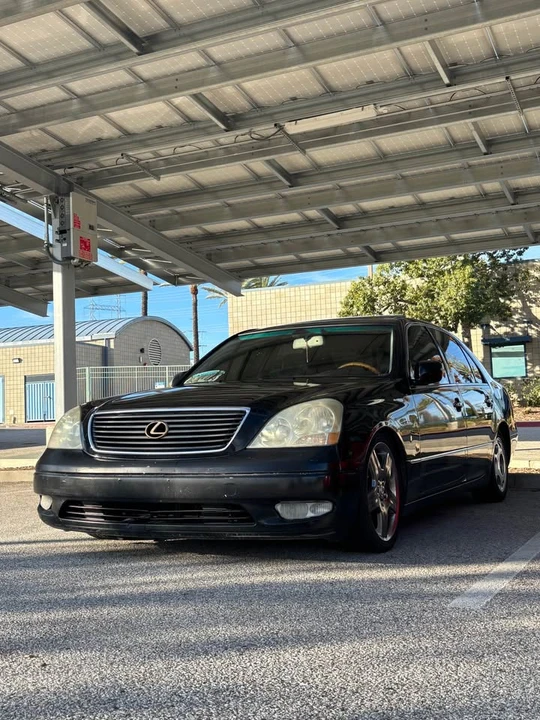 2001 Lexus LS 3rd Gen - Image 2 of 8