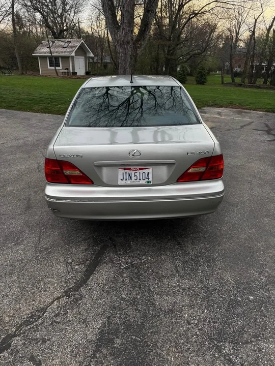 2001 Lexus LS 3rd Gen - Image 5 of 6