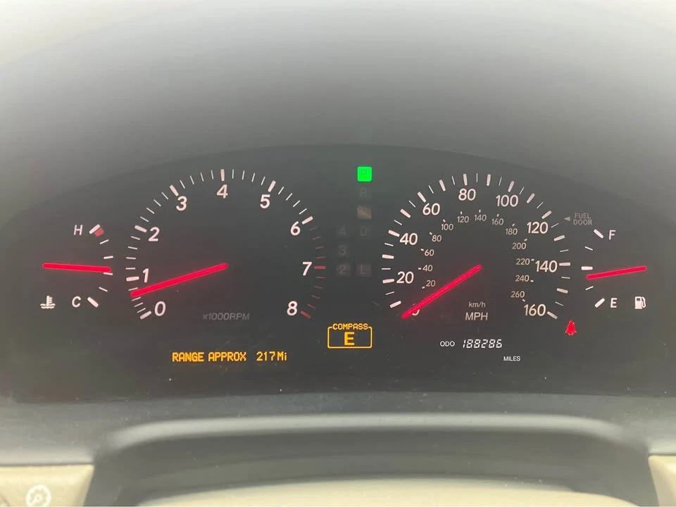 2001 Lexus LS 3rd Gen - Image 17 of 19