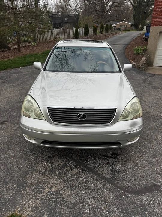 2001 Lexus LS 3rd Gen - Image 3 of 6