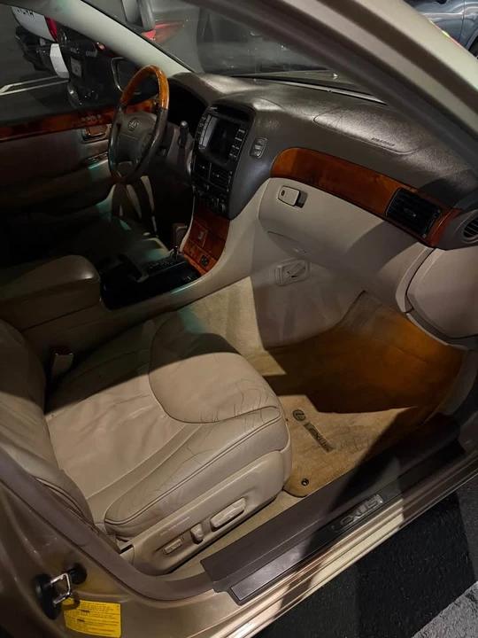 2001 Lexus LS 3rd Gen - Image 9 of 9