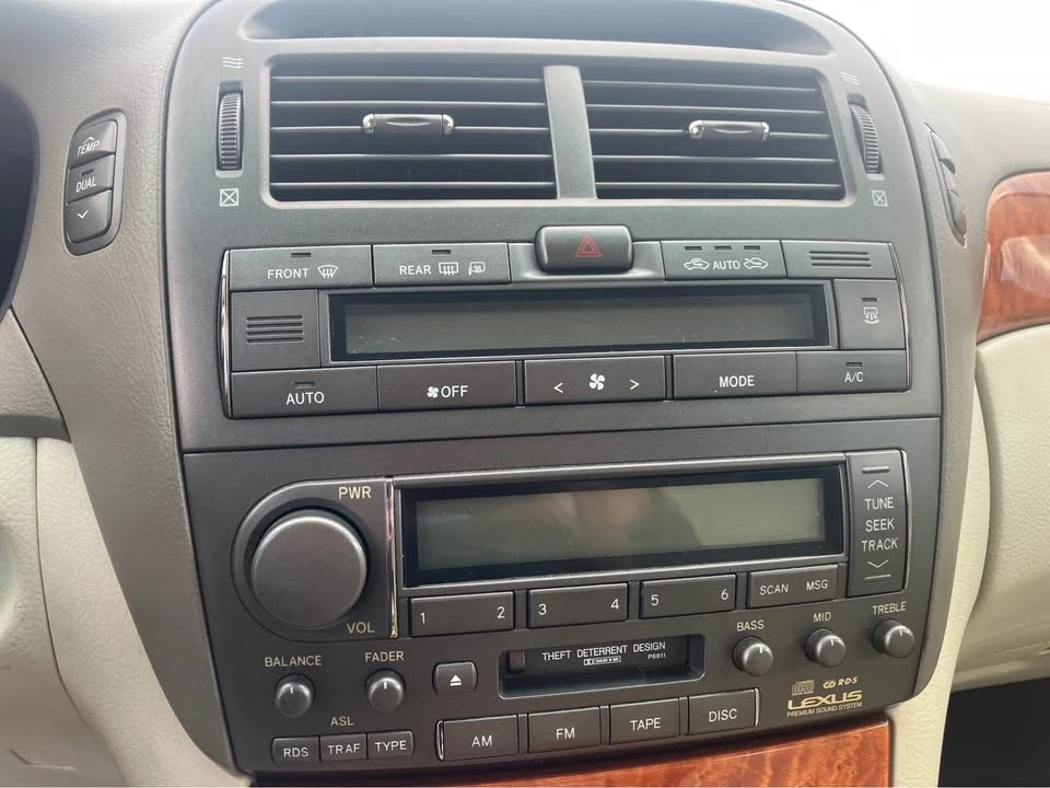 2001 Lexus LS 3rd Gen - Image 15 of 19