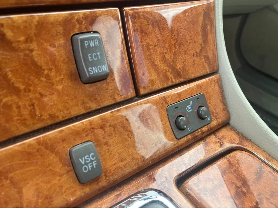 2001 Lexus LS 3rd Gen - Image 16 of 19