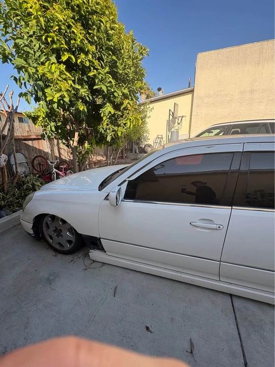2001 Lexus LS 3rd Gen - Image 5 of 8