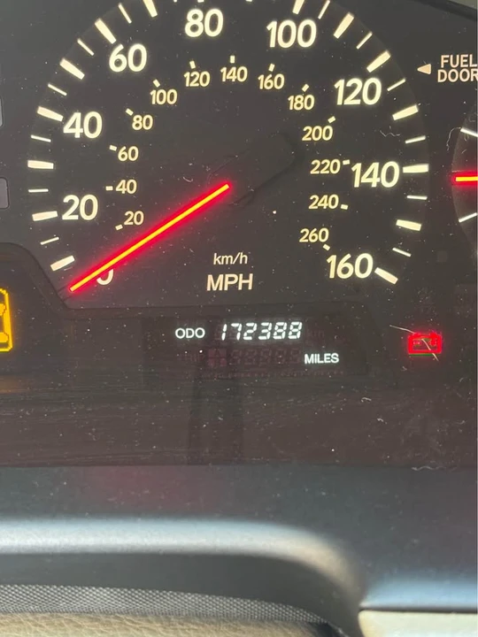 2001 Lexus LS 3rd Gen - Image 14 of 14