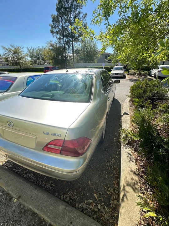 2001 Lexus LS 3rd Gen - Image 5 of 8