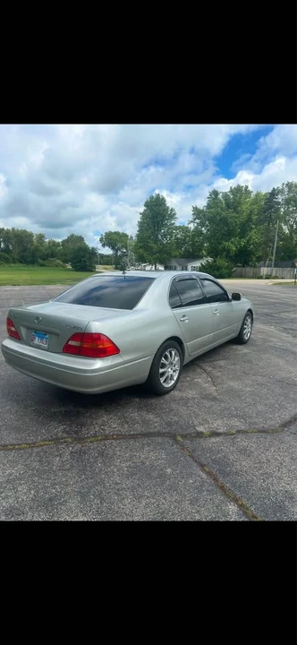 2001 Lexus LS 3rd Gen - Image 4 of 14