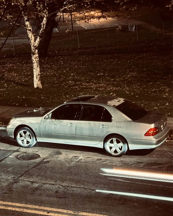 2001 Lexus LS 3rd Gen - Image 17 of 17