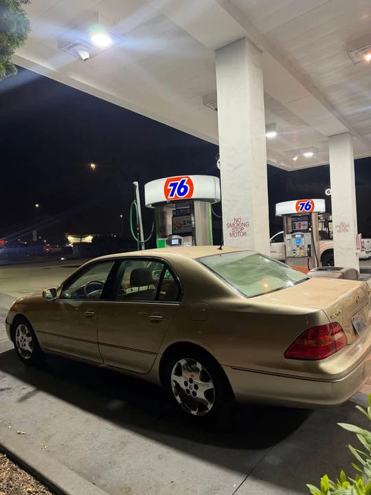 2001 Lexus LS 3rd Gen - Image 3 of 9