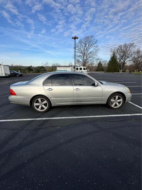 2001 Lexus LS 3rd Gen - Image 7 of 17