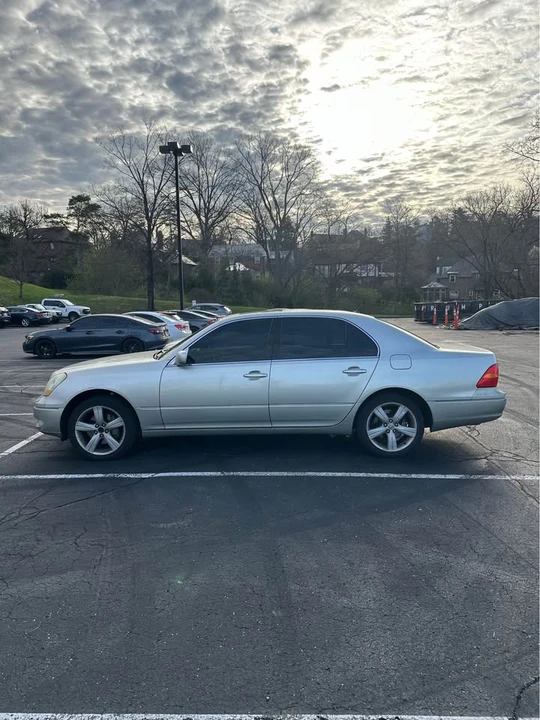 2001 Lexus LS 3rd Gen - Image 3 of 17