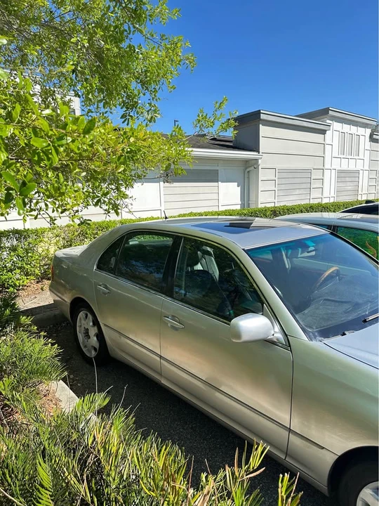 2001 Lexus LS 3rd Gen - Image 3 of 8