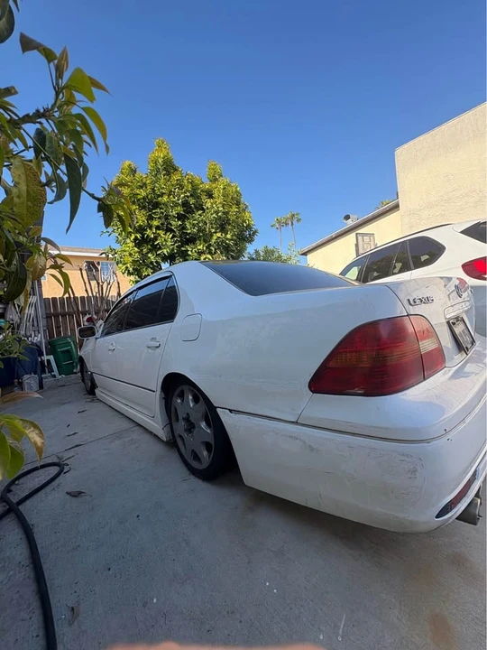 2001 Lexus LS 3rd Gen - Image 4 of 8