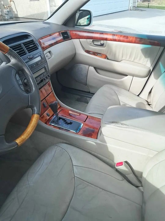2001 Lexus LS 3rd Gen - Image 5 of 6