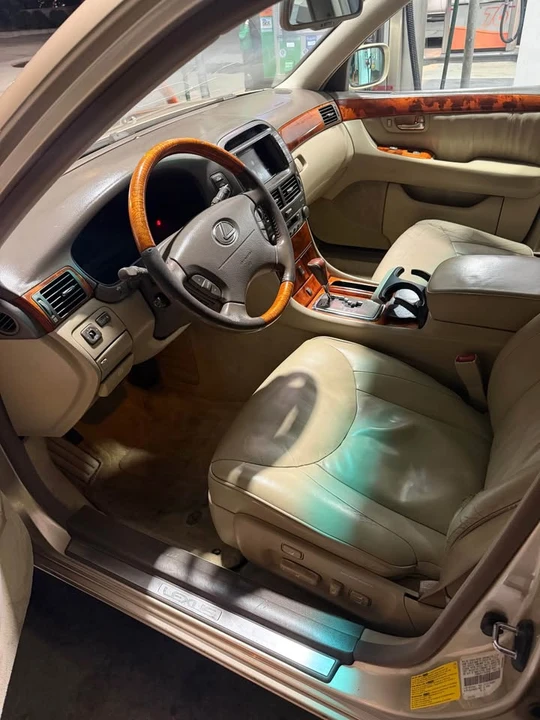 2001 Lexus LS 3rd Gen - Image 7 of 9