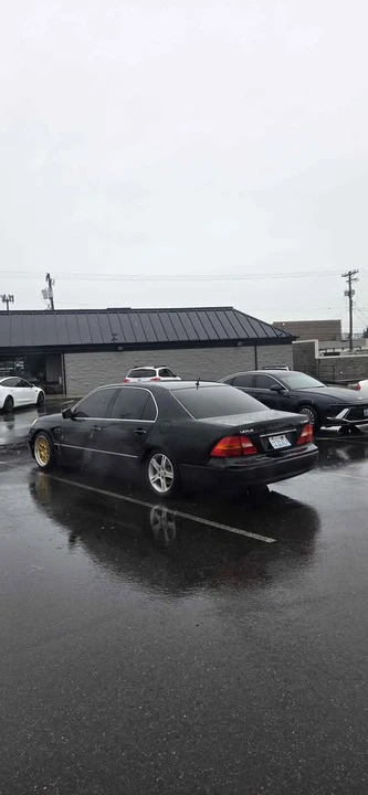 2001 Lexus LS 3rd Gen - Image 2 of 5