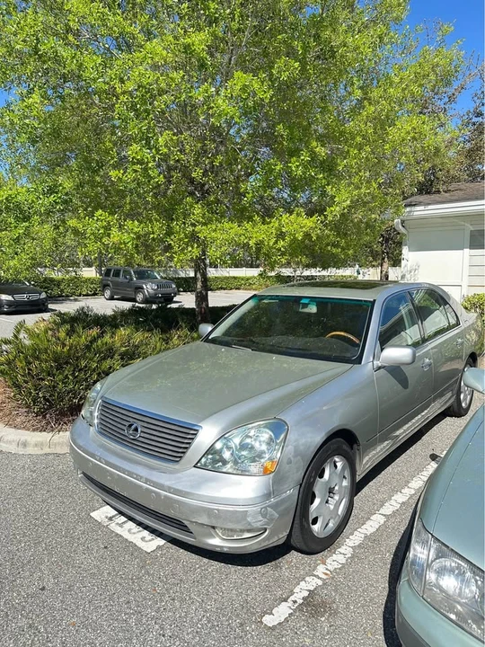 2001 Lexus LS 3rd Gen - Image 2 of 8