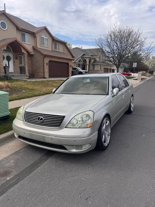 2001 Lexus LS 3rd Gen - Image 3 of 8