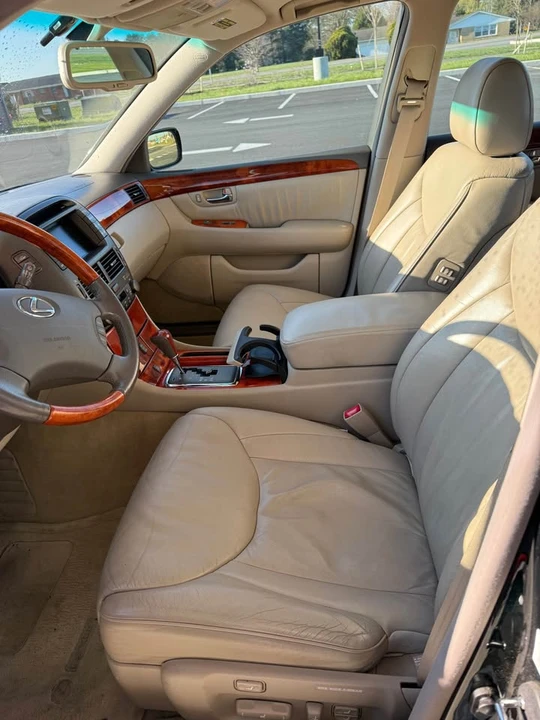 2001 Lexus LS 3rd Gen - Image 10 of 14