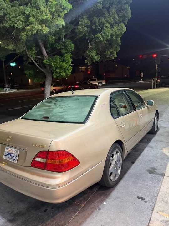2001 Lexus LS 3rd Gen - Image 5 of 9