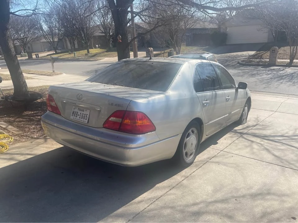 2001 Lexus LS 3rd Gen - Image 4 of 11