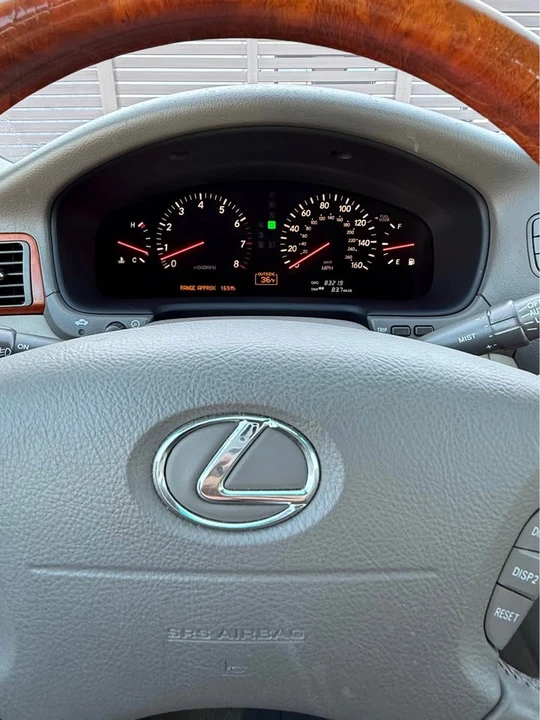 2001 Lexus LS 3rd Gen - Image 12 of 14