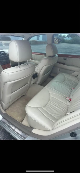 2001 Lexus LS 3rd Gen - Image 9 of 14