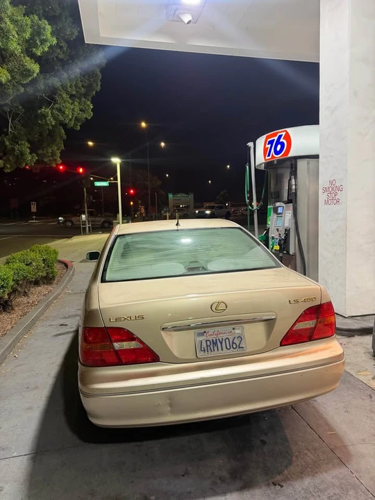 2001 Lexus LS 3rd Gen - Image 4 of 9