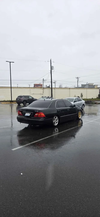 2001 Lexus LS 3rd Gen - Image 4 of 5