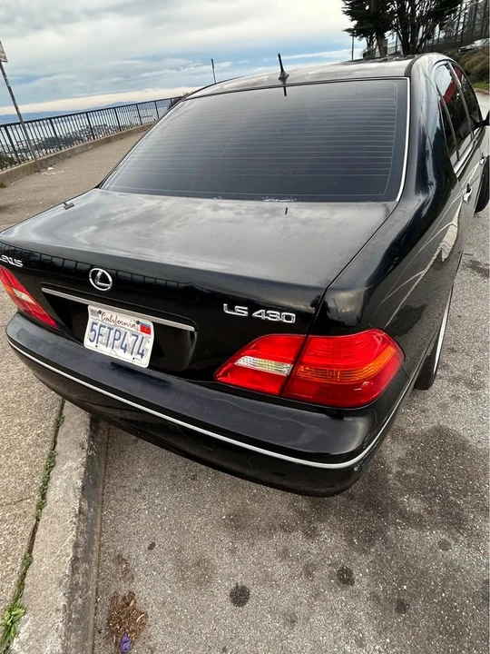 2001 Lexus LS 3rd Gen - Image 5 of 8