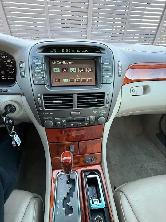 2001 Lexus LS 3rd Gen - Image 13 of 14