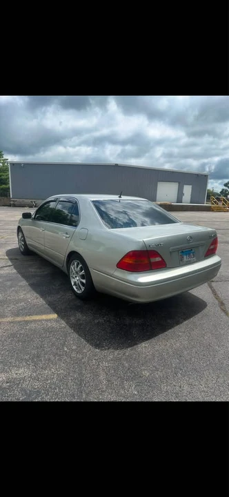 2001 Lexus LS 3rd Gen - Image 3 of 14