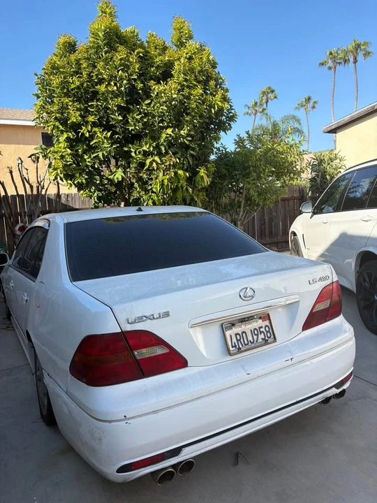 2001 Lexus LS 3rd Gen - Image 3 of 8