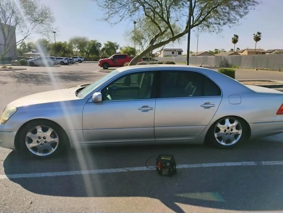 2001 Lexus LS 3rd Gen - Image 2 of 13